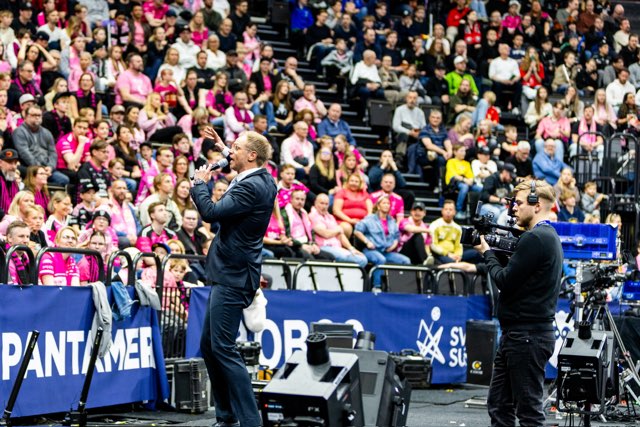 David igniting the crowd from the floor