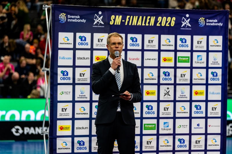 David hosting at SM-Finalen 2026 on the sponsor backdrop